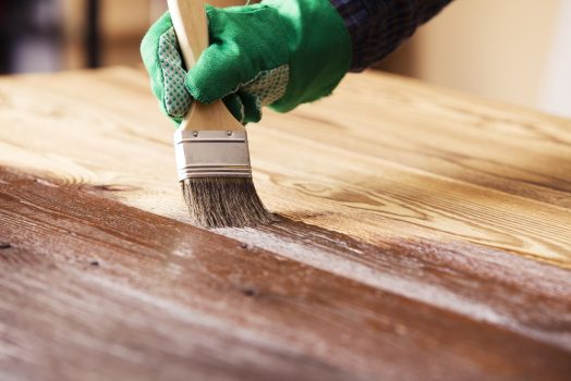 Comment peindre un plancher en bois pour un résultat durable ?
