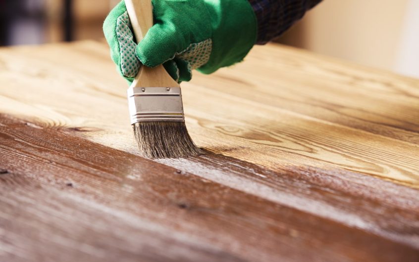 Comment peindre un plancher en bois pour un résultat durable ?