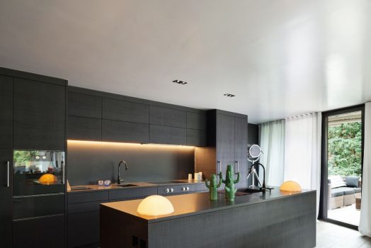 Comment choisir le plafond idéal pour une cuisine contemporaine ?