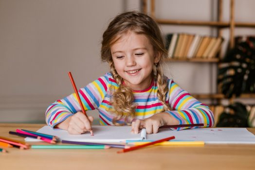 Comment aménager l’espace de travail et d’étude dans la chambre d’un enfant pour favoriser sa concentration et sa productivité ?