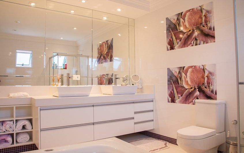 Éclairage de salle de bain : créer une ambiance parfaite pour chaque moment de la journée