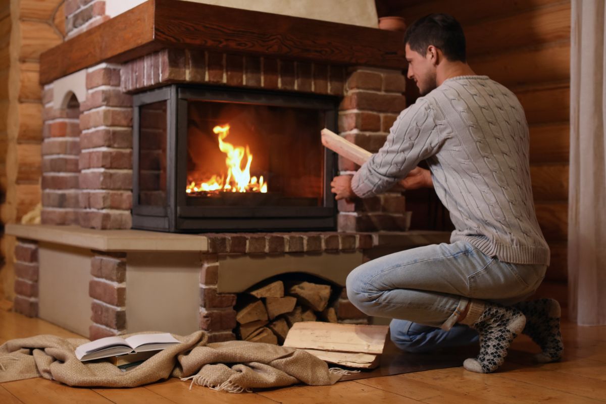 Conseils de décoration pour valoriser une pièce avec une cheminée à double face