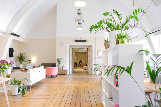 Comment harmoniser les étagères murales dans votre décoration intérieure ?