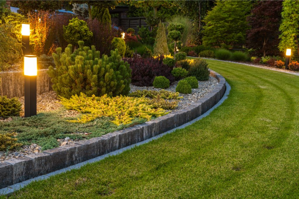 Aménagement paysager et éclairage : comment sublimer votre jardin la nuit ?