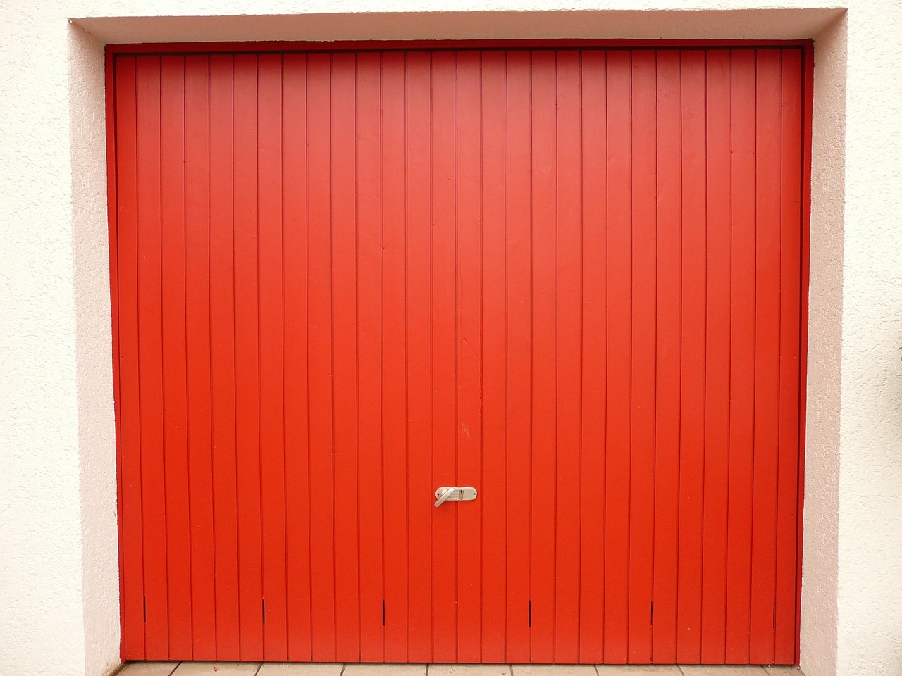 découvrez notre service professionnel d'installation de portes de garage. notre équipe d'experts garantit une installation rapide, fiable et sécurisée. transformez l'esthétique de votre maison tout en ajoutant une protection optimale à votre véhicule. demandez un devis gratuit dès aujourd'hui!