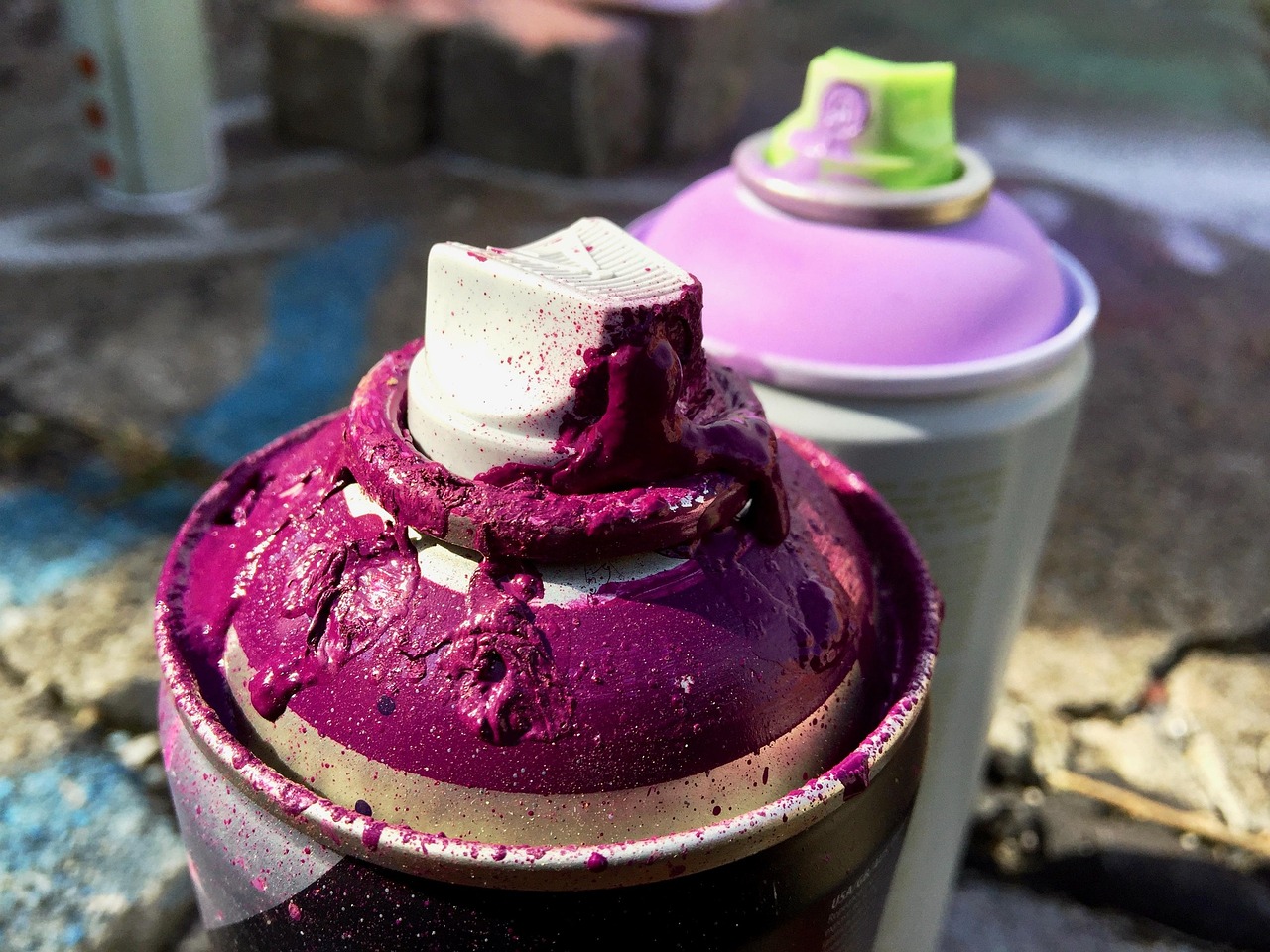 découvrez notre large gamme de spray paint de haute qualité, idéale pour vos projets de bricolage, d'art et de décoration. faciles à utiliser et disponibles dans une multitude de couleurs, nos sprays vous permettront d'apporter une touche personnelle à vos créations.