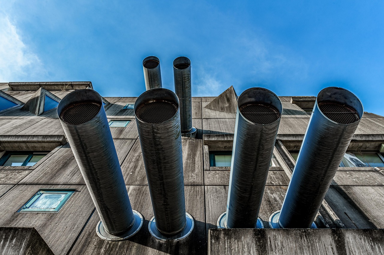 découvrez tout sur la ventilation naturelle : principes, avantages, systèmes et conseils pour améliorer la qualité de l'air intérieur de votre maison ou bâtiment sans recourir à des solutions mécaniques.