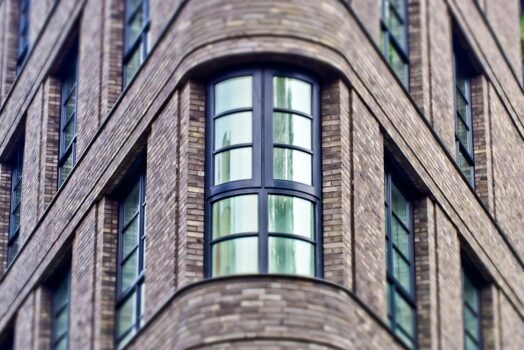 Maçonnerie moderne : matériaux durables pour bâtiments professionnels