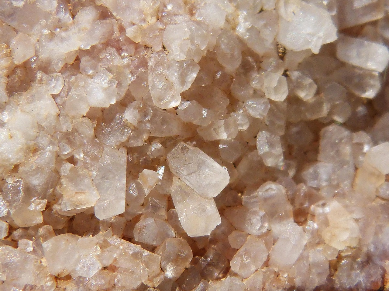découvrez nos plans de travail en quartz, alliant élégance, durabilité et facilité d'entretien pour sublimer votre cuisine.