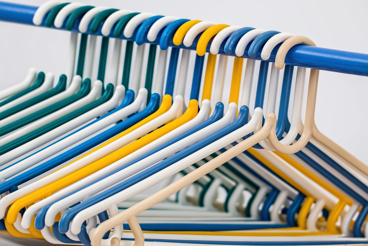 optimisez votre espace avec notre organisateur de placard pratique et moderne. rangez vêtements et accessoires facilement pour un intérieur toujours ordonné.