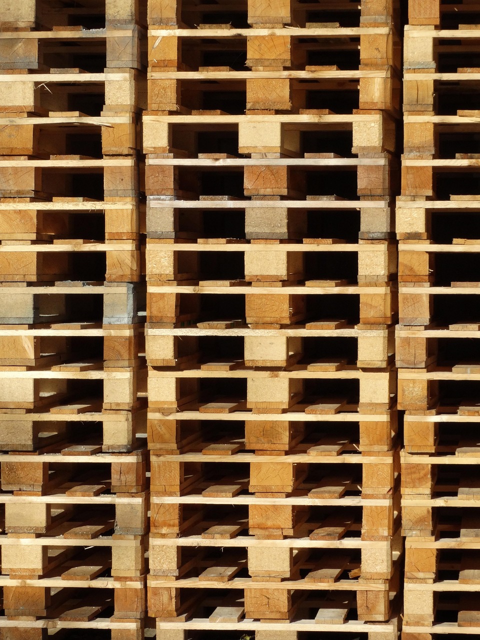 découvrez comment assurer la stabilité des palettes pour optimiser le stockage et le transport en toute sécurité.
