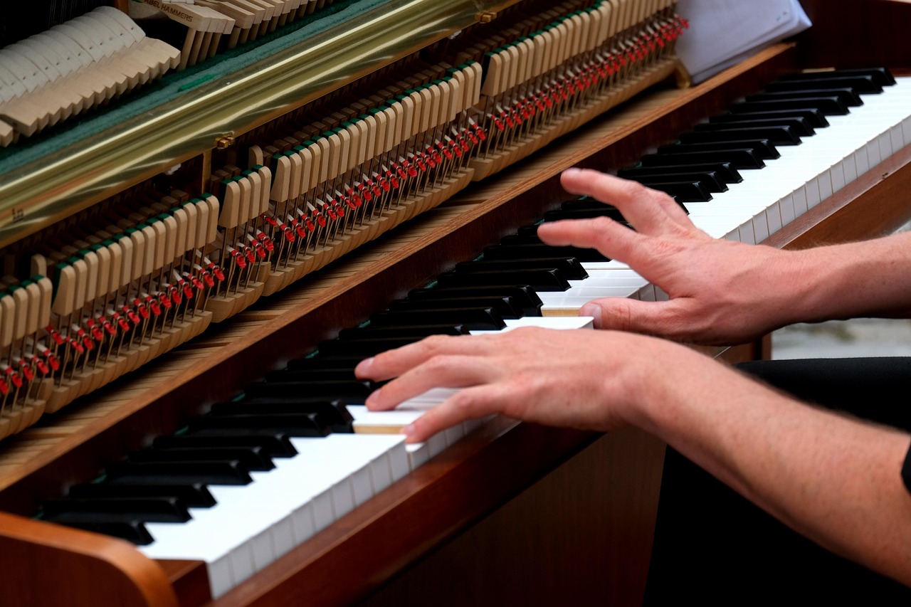 service professionnel de déménagement de piano, assurant un transport sécurisé et soigné de votre instrument précieux.