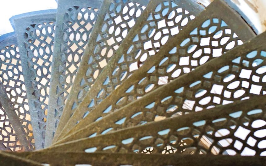 Escalier hélicoïdal extérieur pour accéder à la terrasse