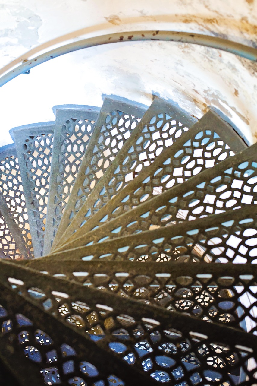 découvrez notre escalier extérieur en spirale alliant design élégant et robustesse pour sublimer votre espace extérieur tout en optimisant l'espace.